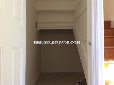 Brookline Apartment for rent 1 Bedroom 1 Bath  Chestnut Hill - $3,240 No Fee