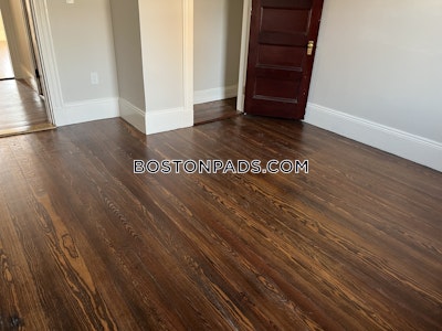 Brookline 3 Bed 1 Bath BROOKLINE  Beaconsfield - $4,595 No Fee