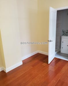 Cambridge Nice 2 Bed 2 Bath available 9/1 on Hancock St. in Cambridge   Central Square/cambridgeport - $3,000 No Fee