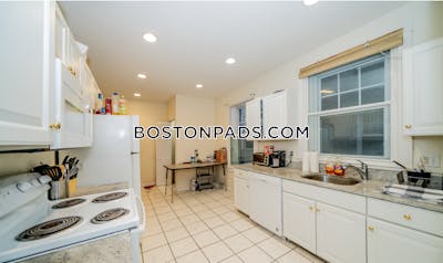 Brookline 5 Beds 2 Baths Boston University  Boston University - $9,000 No Fee