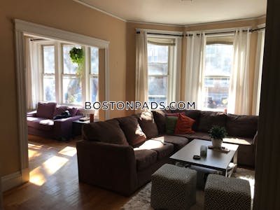 Brookline 3 Beds 1.5 Baths  Boston University - $6,300 No Fee
