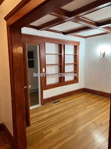 Medford 2.5 bedroom 2 baths in MEDFORD  Tufts - $3,400 No Fee